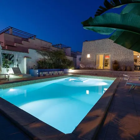 Elegante Con Piscina Privata Tatil Evi Marina di Mancaversa