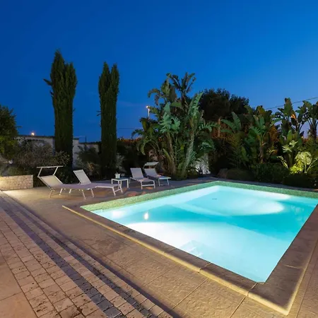 Elegante Con Piscina Privata Feriehus