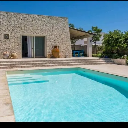 Elegante Con Piscina Privata Nyaraló