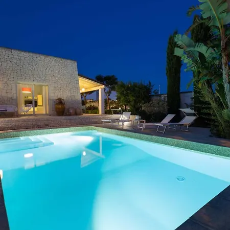 Nyaraló Elegante Con Piscina Privata Marina di Mancaversa